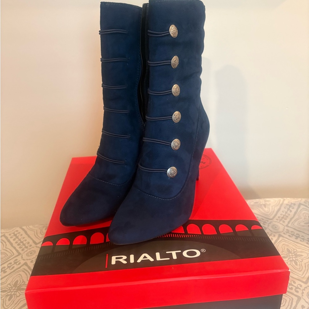 Rialto Women's Navy Buttoned Heeled Boots